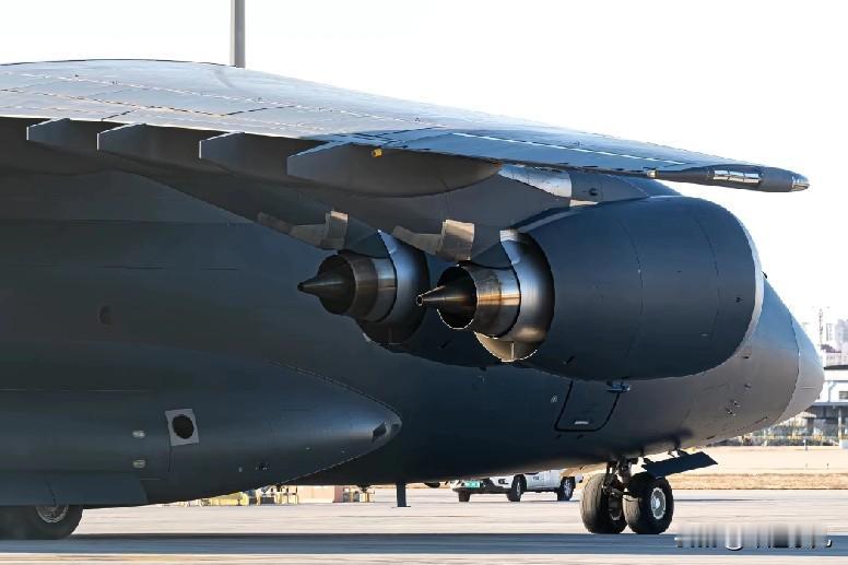 震撼！运20B“大酒桶”最新画面，现身天津，转运重要物资！近日，有多名网友在