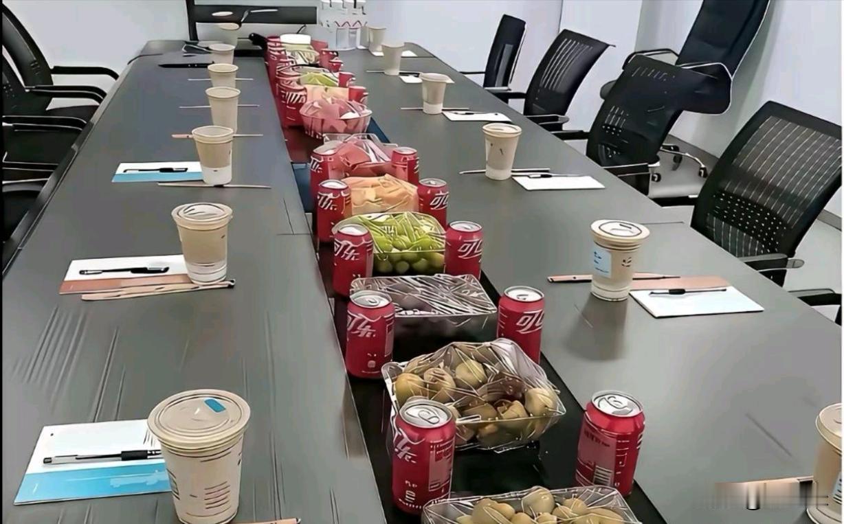 领导把布置会场交给了零零后，然后就出现了下图: