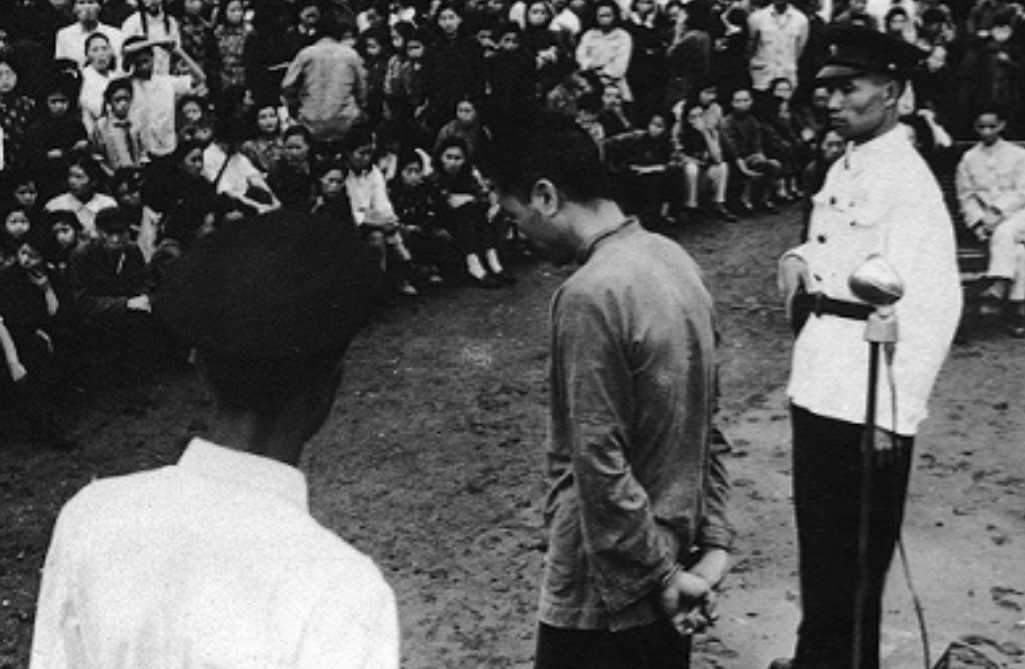 1955年8月，贫农杨大发被公安人员给抓了。消息传出，乡民大为震惊。毕竟大家都知