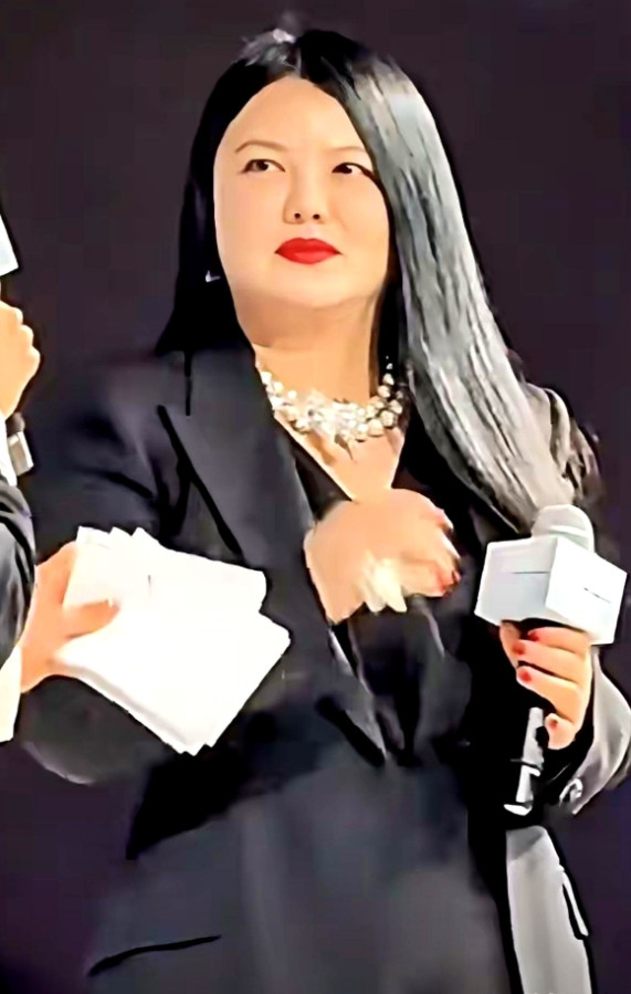 李湘是很爱美的，如果可能，她绝不会让自己胖成如今这个样子。不过话说回来，有些