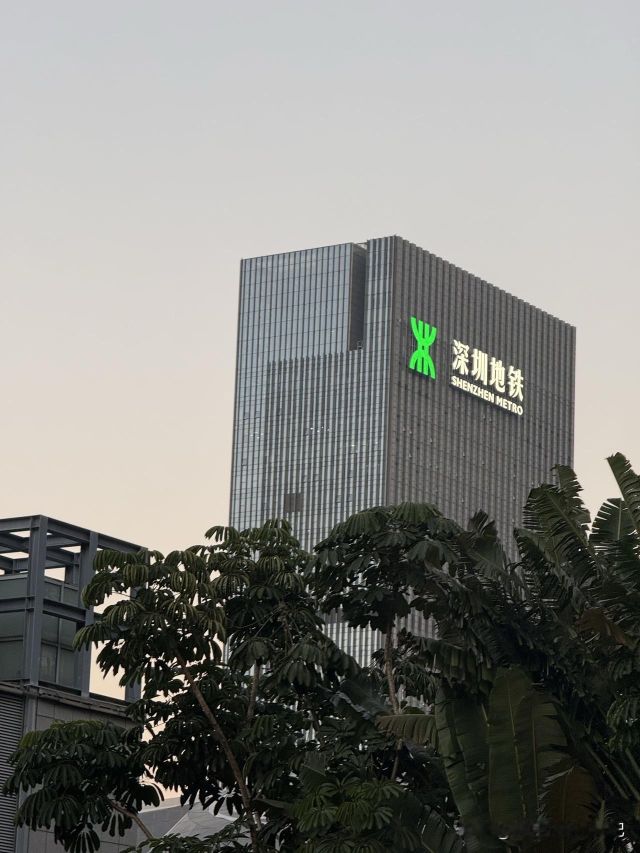 资金、资金、还是资金。我们考虑一个最简单的模型，股价为什么涨，那就是因为买的人