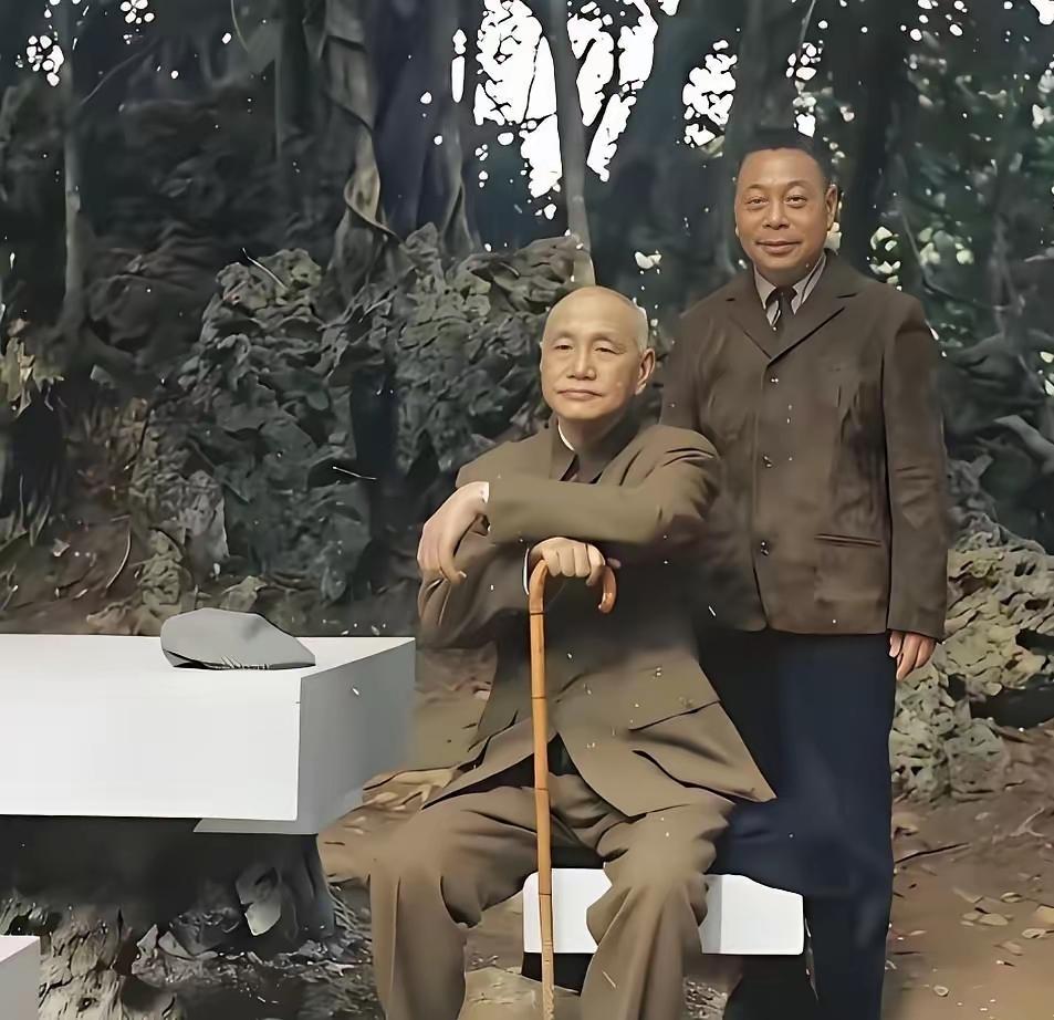在蒋氏族谱的宗法支派记载上，蒋经国归入蒋瑞青这一支，一子兼祧两房。蒋介石的弟弟