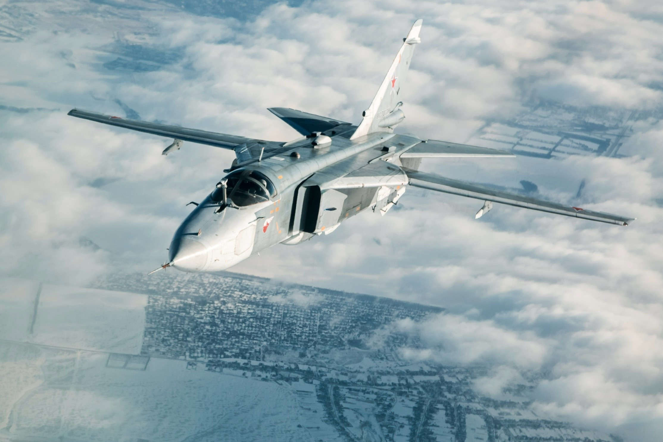 苏霍伊影像集冷暖色调，Su-24MR空中加油，训练。摄影师SHUKHOV。​