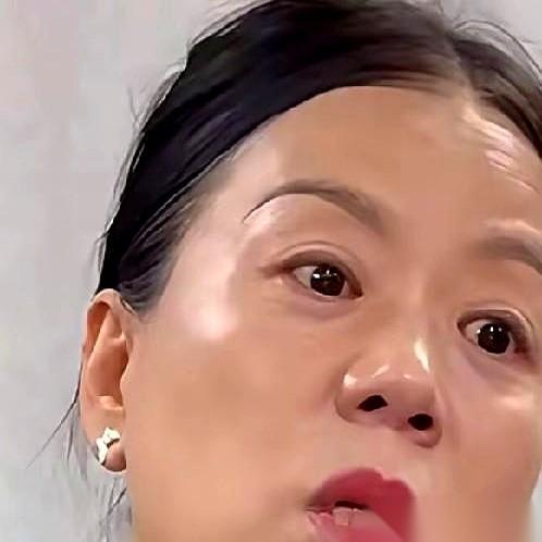 就那一句，“脸上全是红点点”。我这心里咯噔一下，当时就犯膈应了。真的，是那种生