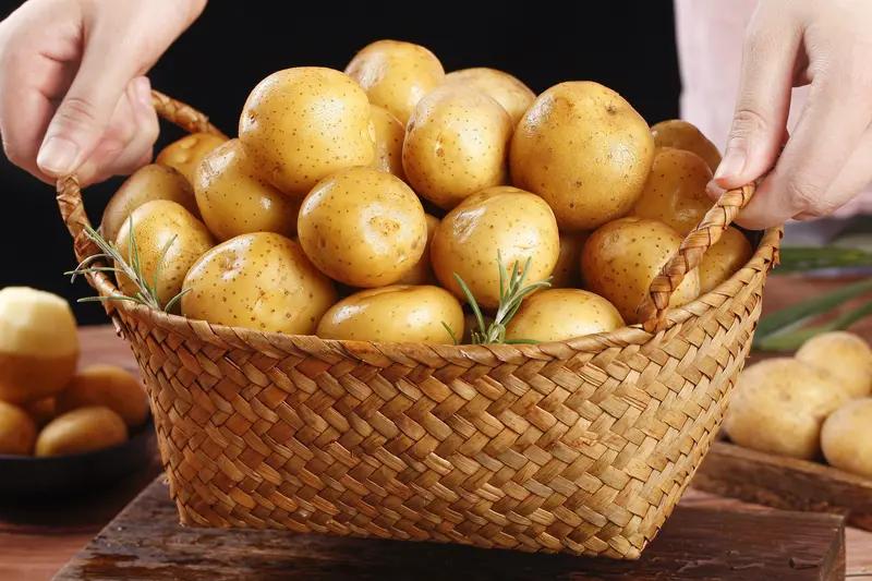 土豆在你们家乡的方言叫什么呢?土豆这物什各地叫法差异大在山东临沂费县土