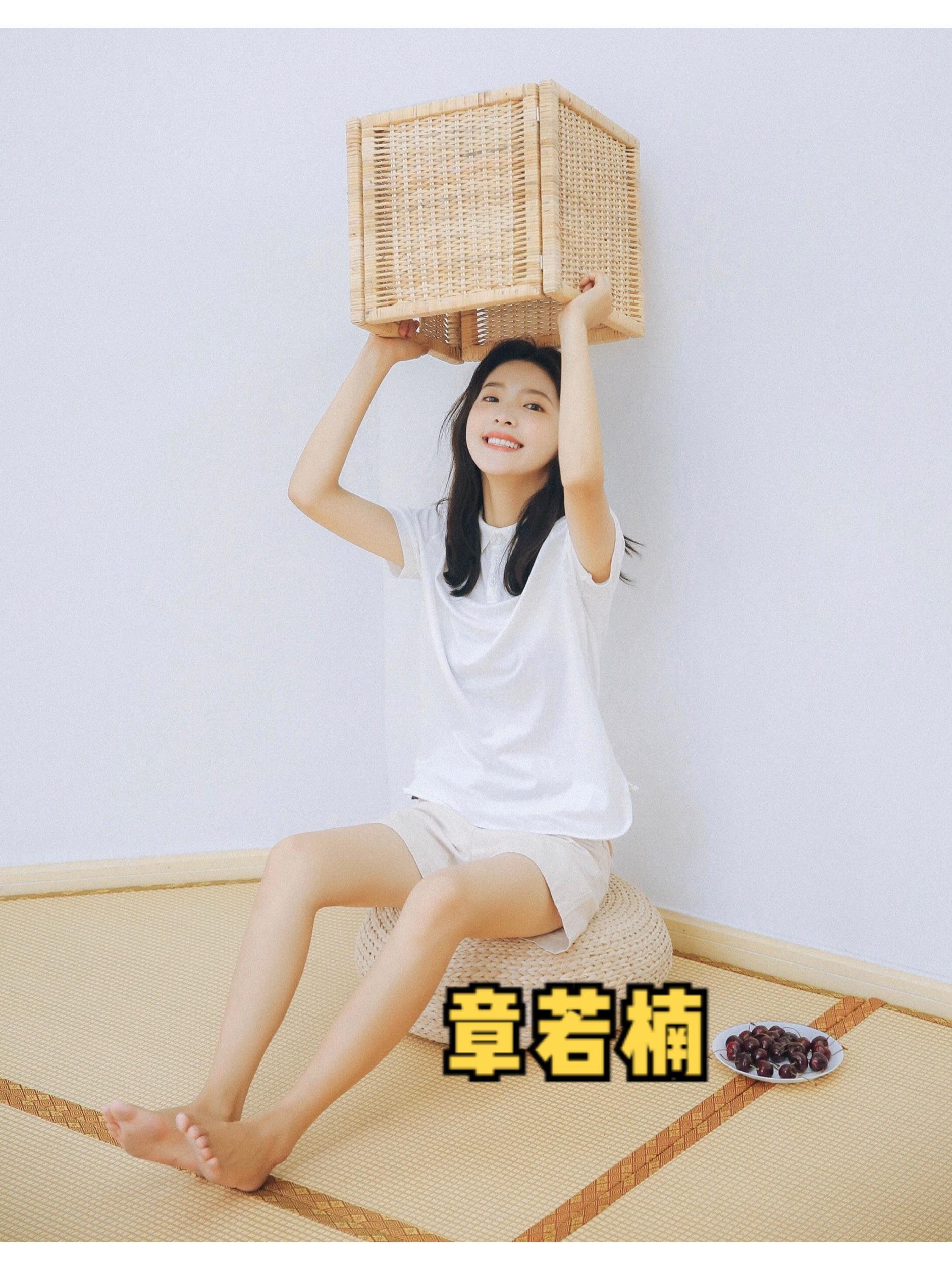 章若楠。大长腿美女