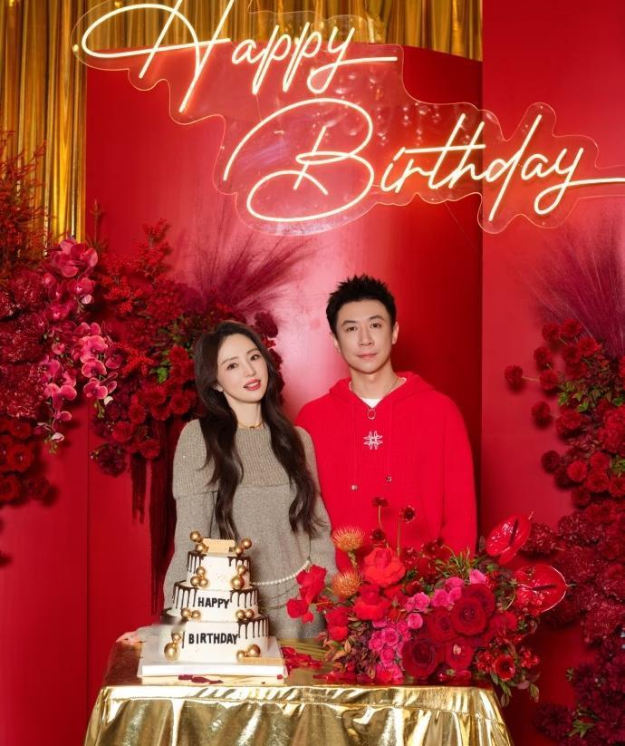 董璇和好友家人为张维伊庆祝38岁生日，这也是张维伊婚后的第一个生日，董璇为此为他