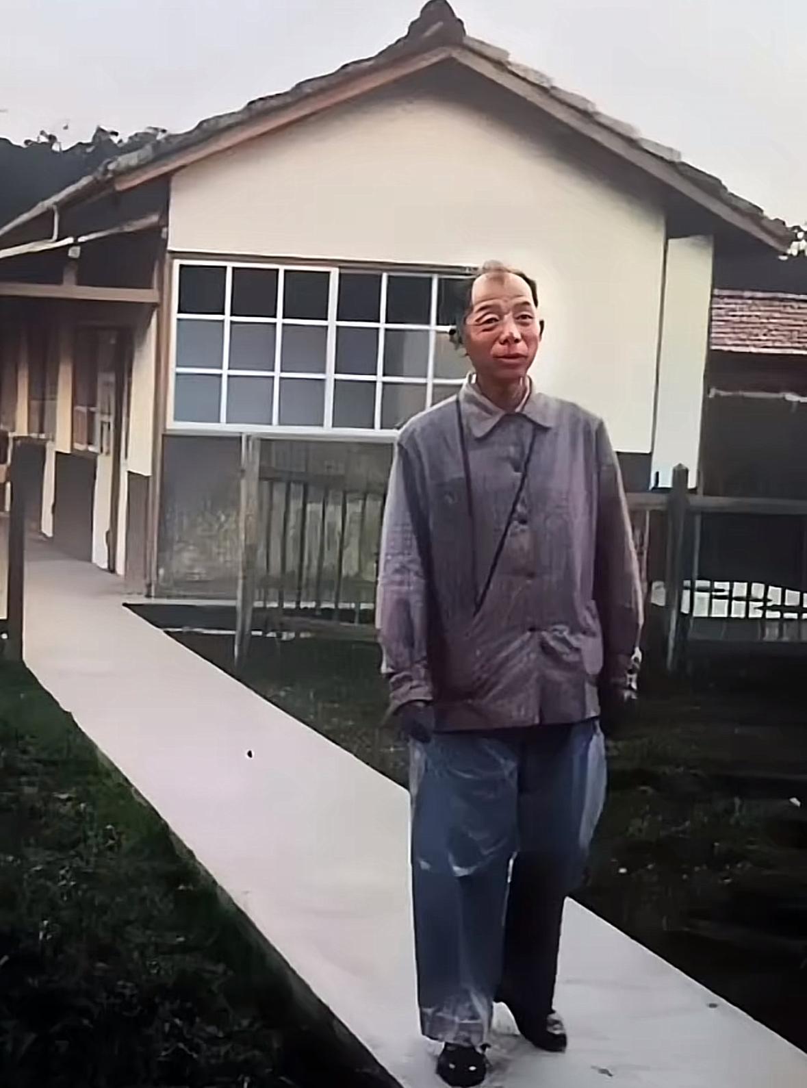 这是张学良真实的容貌！不是演员扮演的而是货真的本尊面貌清晰可见。这张珍贵的老照片