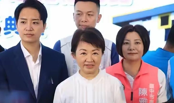 台中市长卢秀燕4月15日在回应被指与郑丽文形成“两颗太阳”之争时称，“我们只是尽