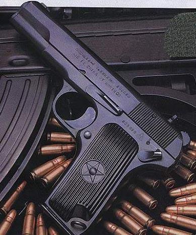 沈阳产的五四式手枪可是国产第一代通用手枪。它是前苏联TT1930/1933“托卡