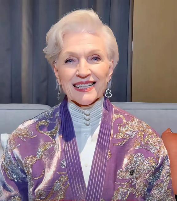 世界首富马斯克母亲再次语出惊人，她说：“女人一生最硬的底牌，不是漂亮、有钱或嫁得