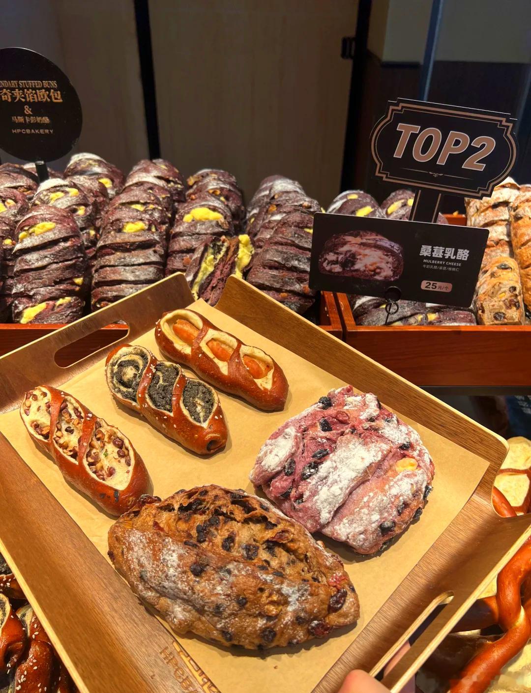 网红面包卖不动了贵的面包肯定还是有人买，只是少了，动不动几十块，随便买两个就要1