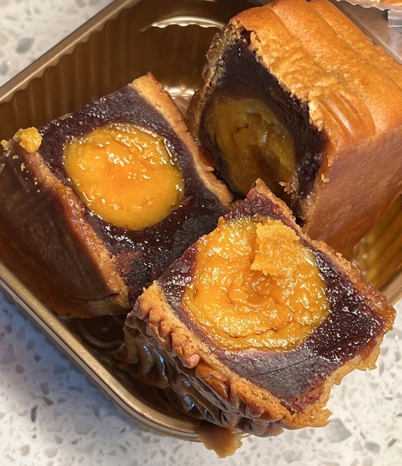 不知道你们发现没？现在的月饼，不管是在超市买的，还是在网上买的，甚至是亲朋好