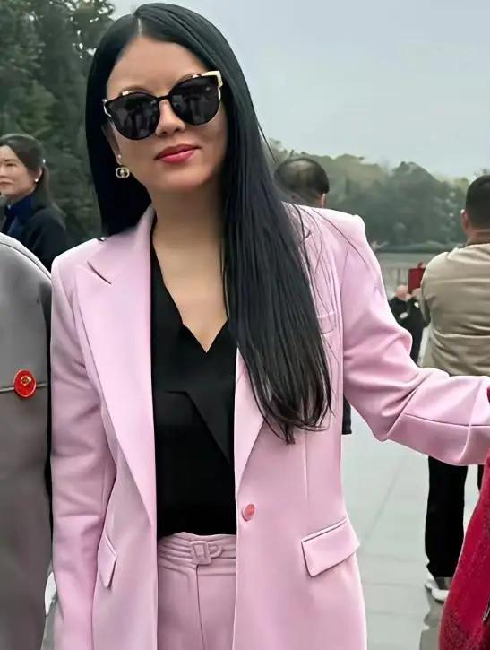 她把自己关在湖南老家的两个月，瘦了整整20斤。不是饿出来的，是每周五次泡在普