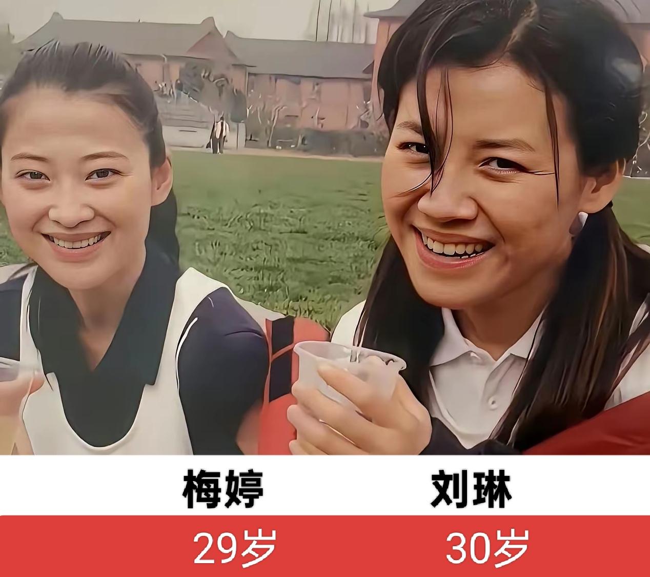 对比旧日青涩留影，梅婷和刘琳二人走过二十载光阴愈发精致大气，梅婷五官神态神似周涛