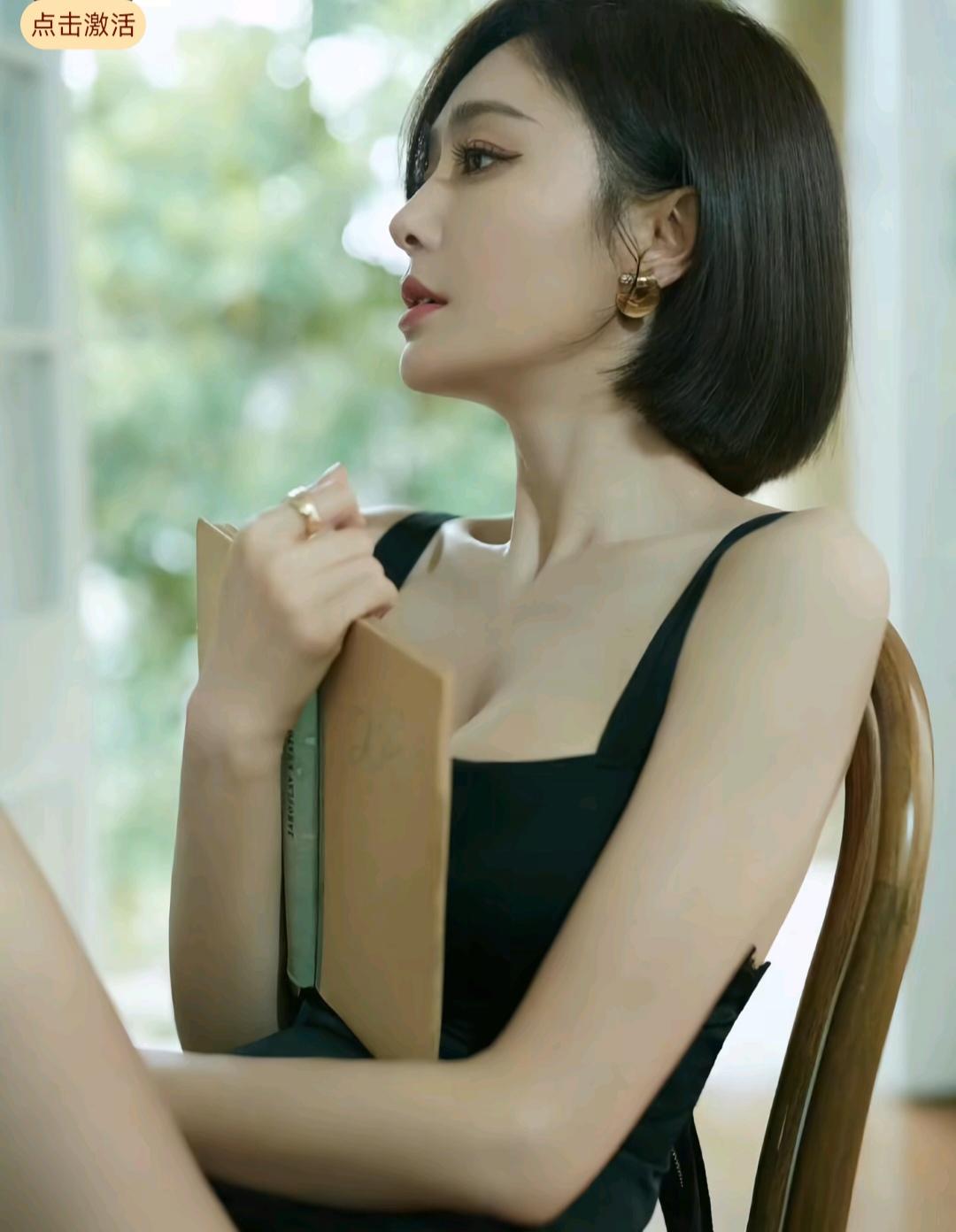 我认为她是上天在个人形象上最眷顾的女人，没有之一！秦岚不管是颜值还是形体，两者