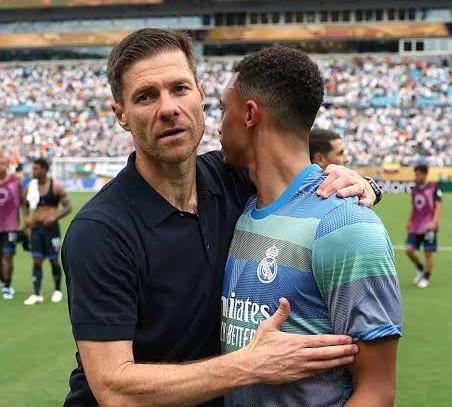 看着偶像，明白传球的艺术!皇马新援特伦特谈到自己的主教练阿隆索说：“我在我们第