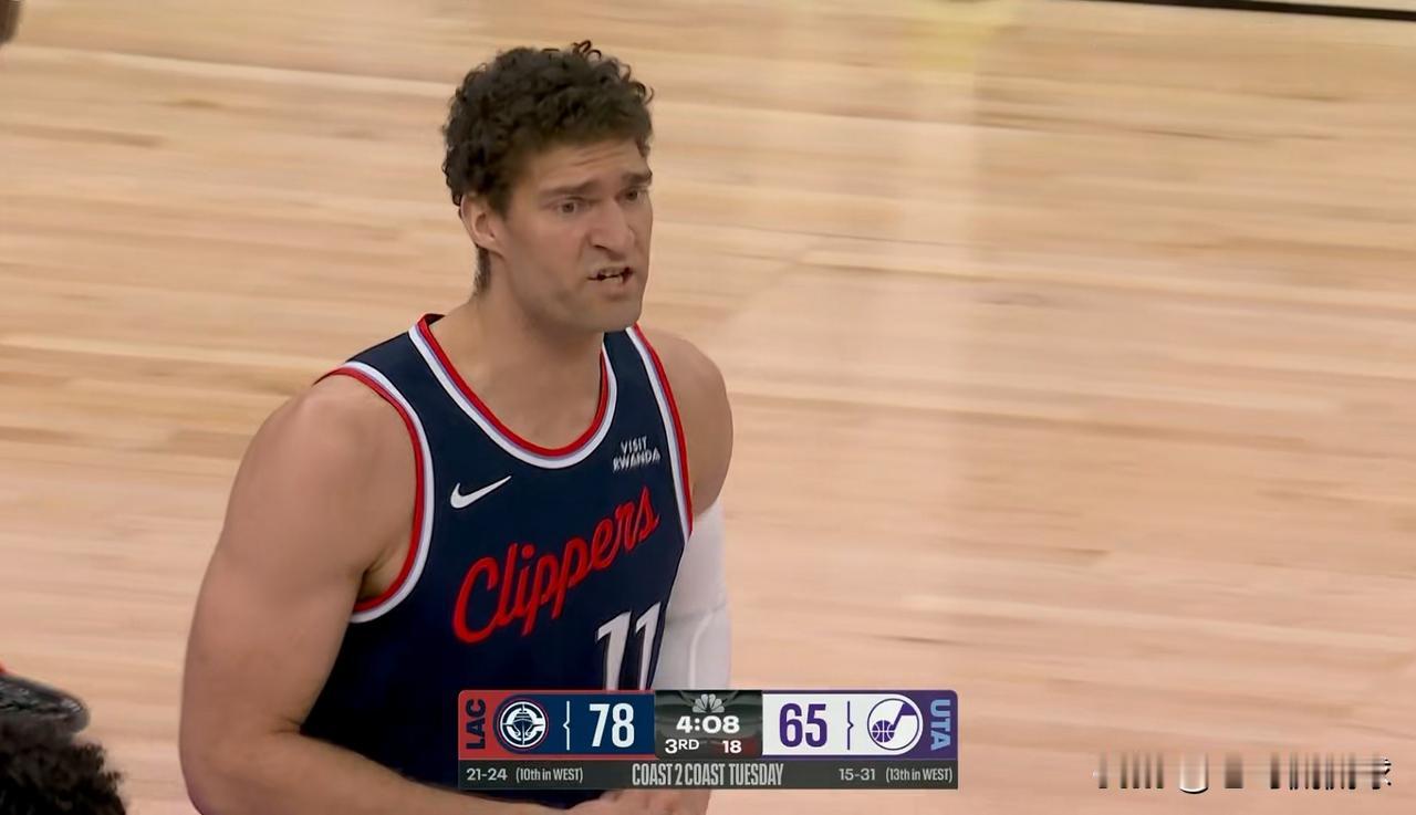 快船老将洛佩兹真是如鱼得水！在今天快船客场以115：103战胜爵士的比赛中，洛佩