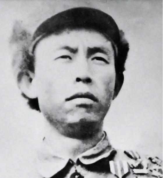 1957年，河南一清洁工收到了彭德怀元帅亲笔写的请柬，坐着英雄专列前往北京。在中