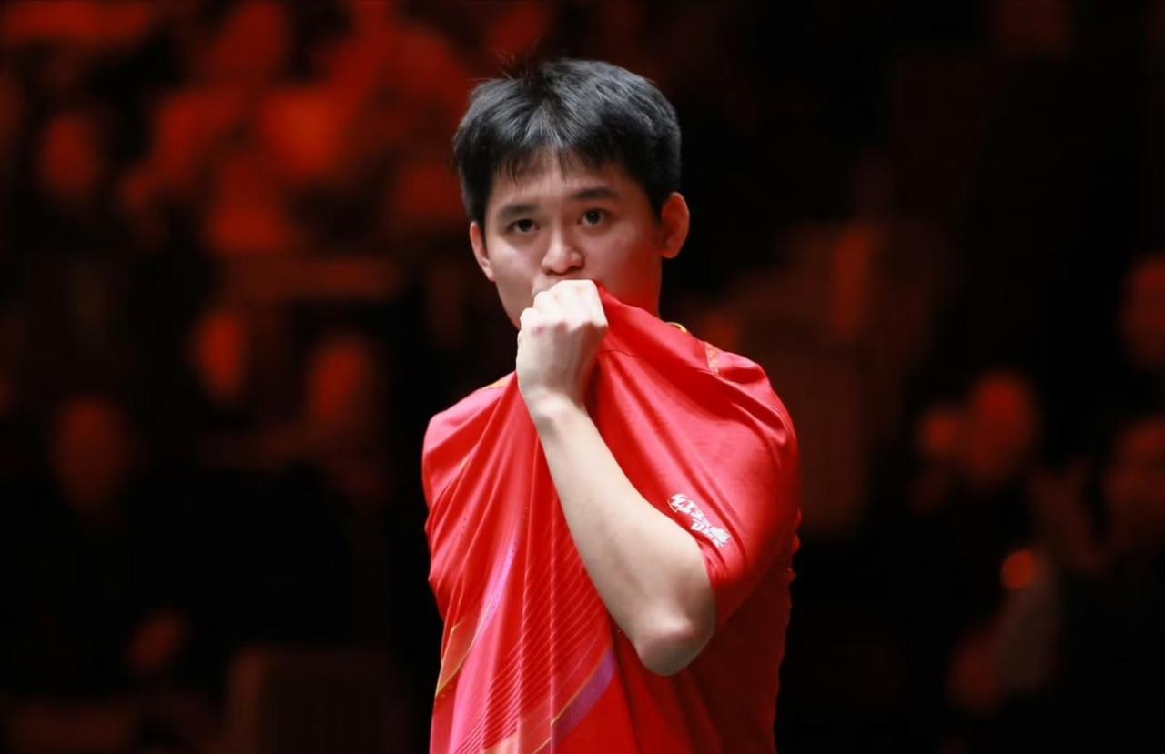 林诗栋也太可爱了他估计也没懂王楚钦的意思林诗栋对战韩国队张禹珍时，在自己