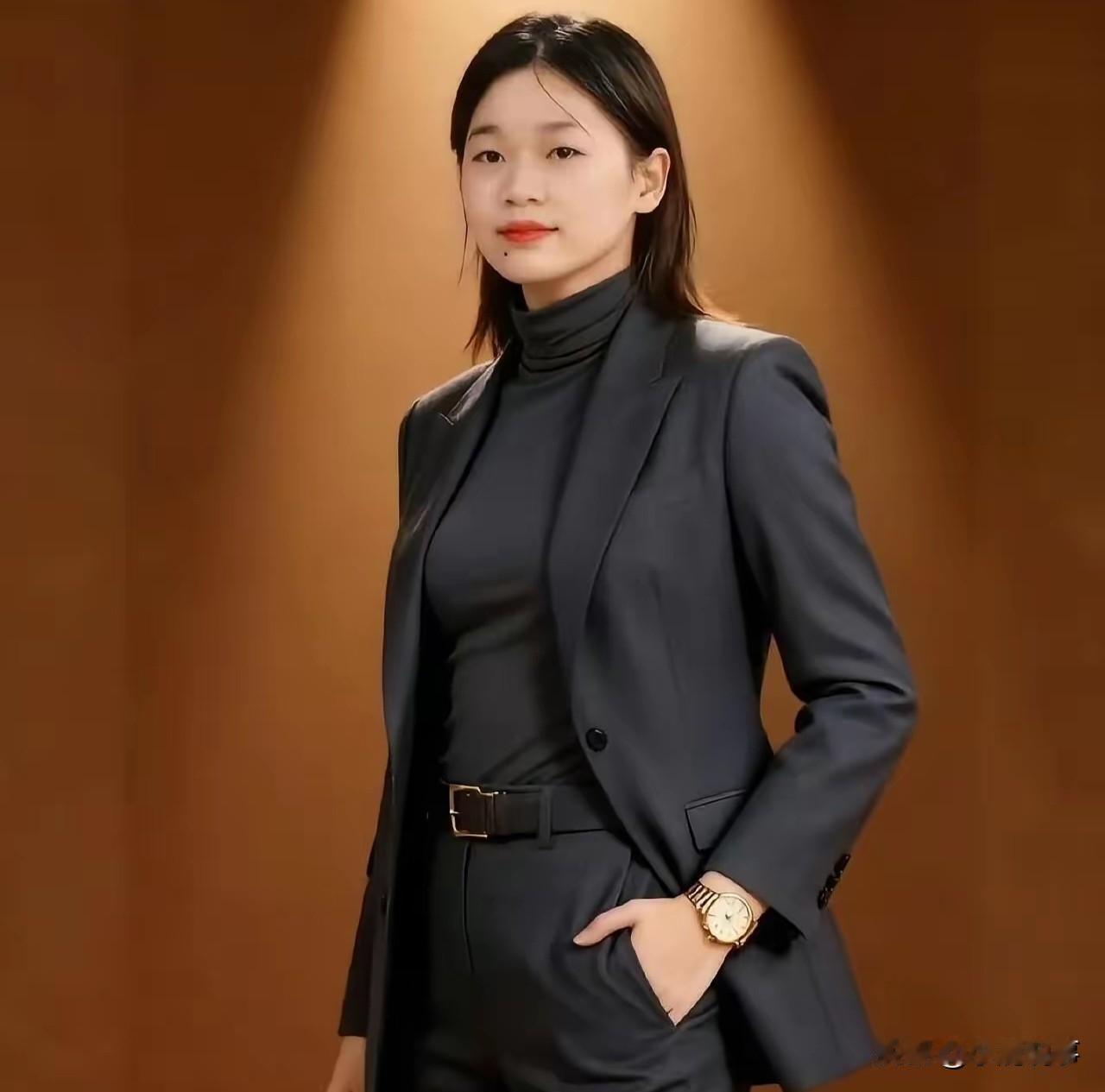 大湾区富豪为啥独宠全红婵？这颗痣就是答案。谁能想到，跳水赛场风光无限的全红婵