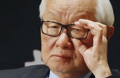 台积电创始人张忠谋说：“如果美国想扼杀他们，中国真的无能为力！”不仅如此，他又一