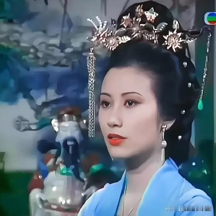 汪明荃最惊艳的造型在TVB剧《紫钗记》，妆造好美啊，现在的古装剧总觉得少了一份这