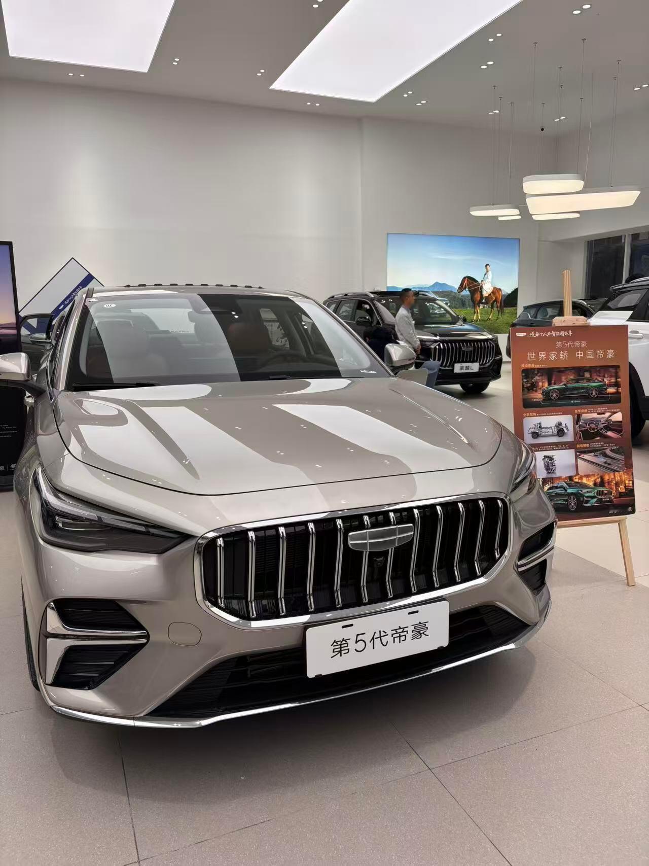 国民家轿又进化了，坐进去质感提升明显。1.5L自吸发动机省油靠谱，是位踏实的老伙