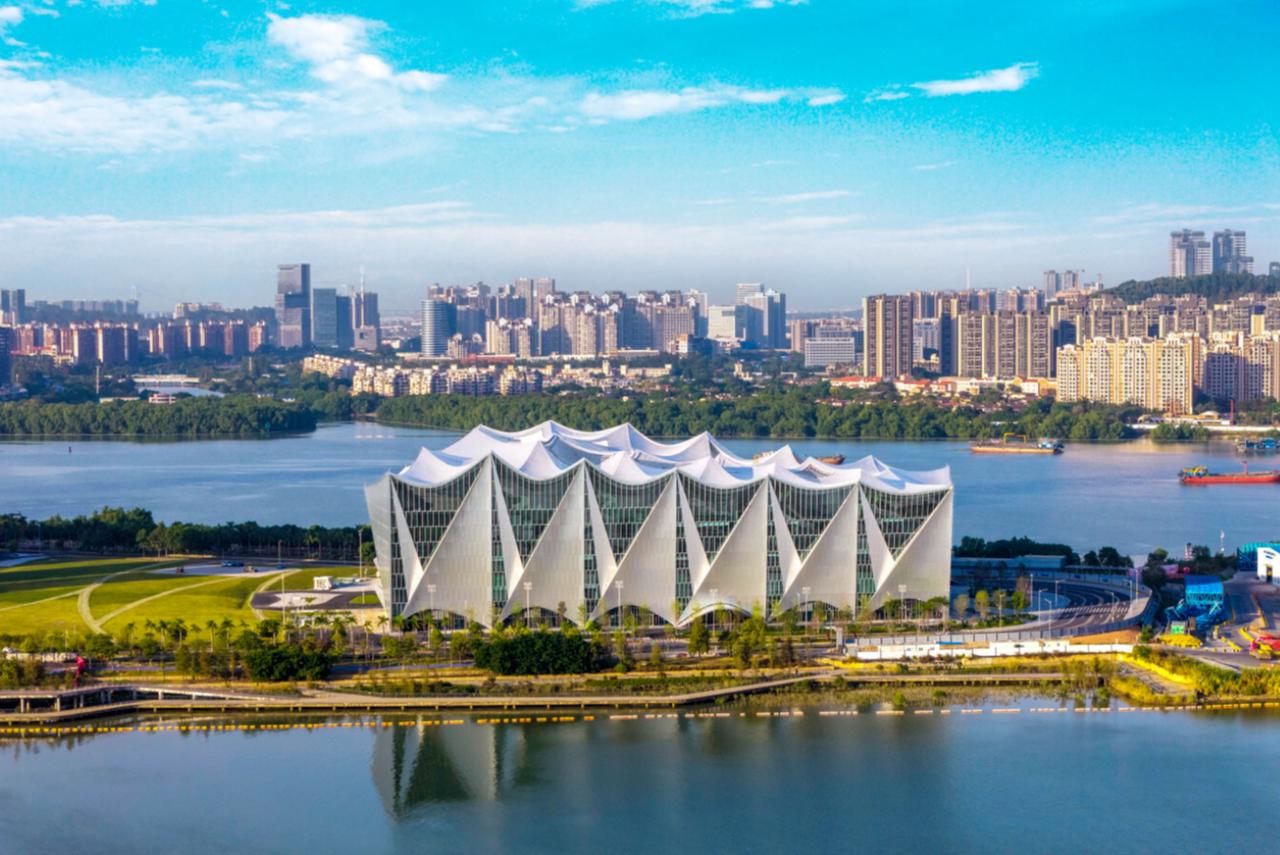【南沙新地标+1！】南沙新地标，位于灵山岛尖的大湾区科学论坛永久会址惊艳亮相。不