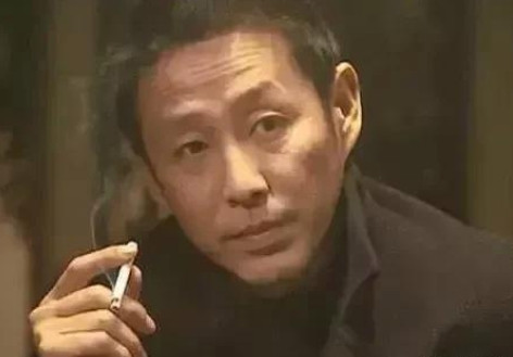 2016年，李路筹资一亿拍摄《人民的名义》，花了200万请陈道明来饰演“侯亮平”