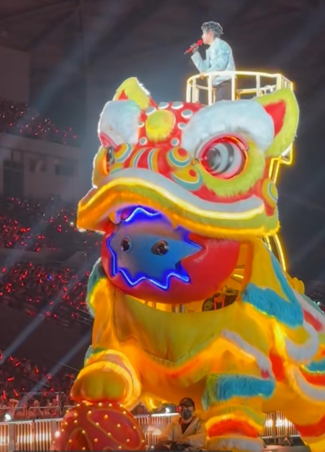 陈楚生广州演唱会是舞狮花车！太惊艳、太有心了。陈楚生广州演唱会的花车竟然是纯