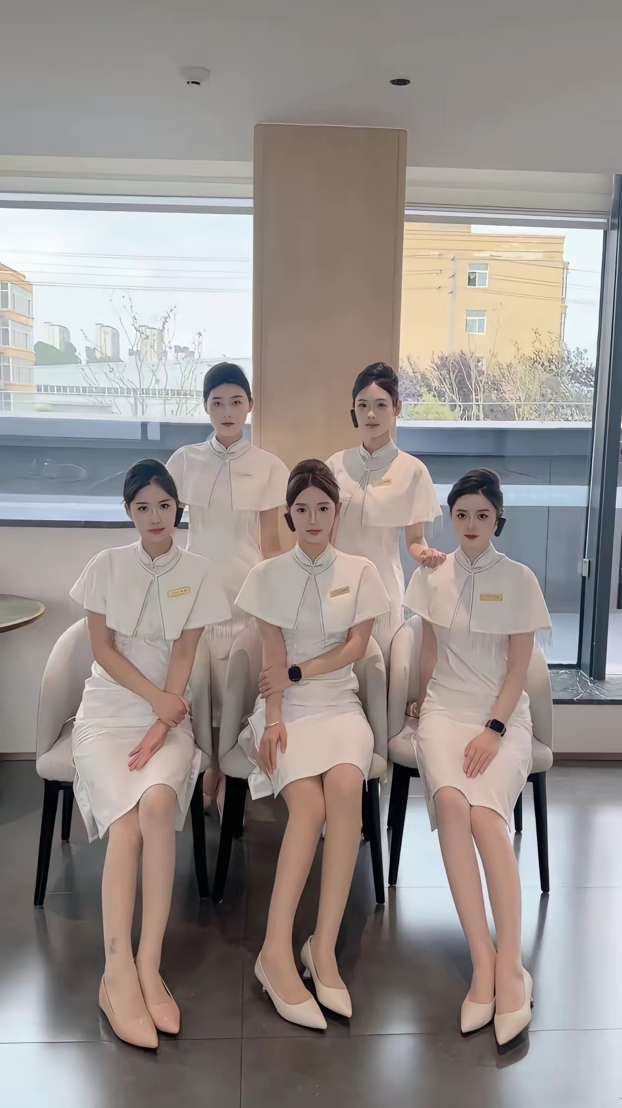 5个美女和一个亿，你选哪一个