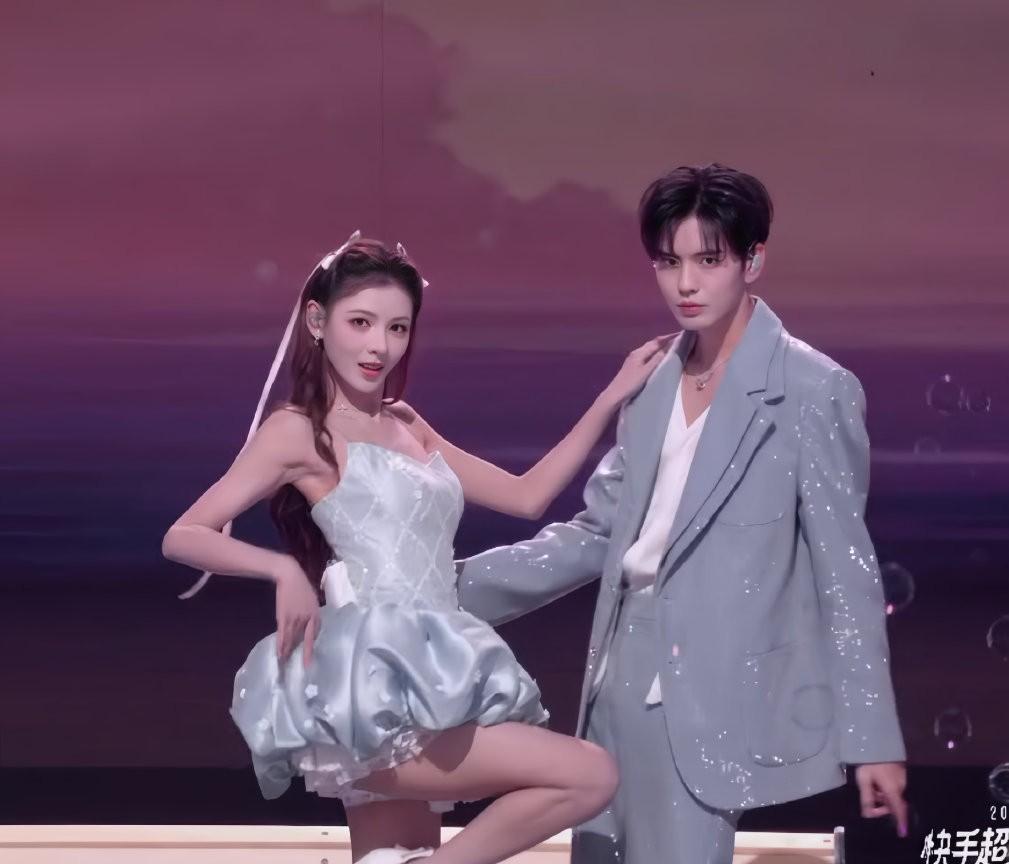 感觉妈妈在努力媚我爸爸在警告我
