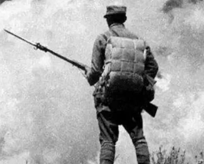 1942年冀中抗战时期，八路军战士王汝林因目睹日军屠村惨状，战场上专杀日寇不留活