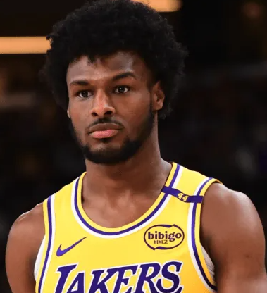 2026年NBA全明星赛西部首发名单公布。东部首发为杰伦-布伦森、扬尼斯-阿德