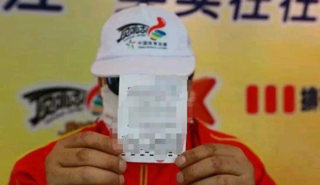 一觉醒来买彩票的人天塌了你敢信？两地开出1000万大奖，中奖的却是同一个人。