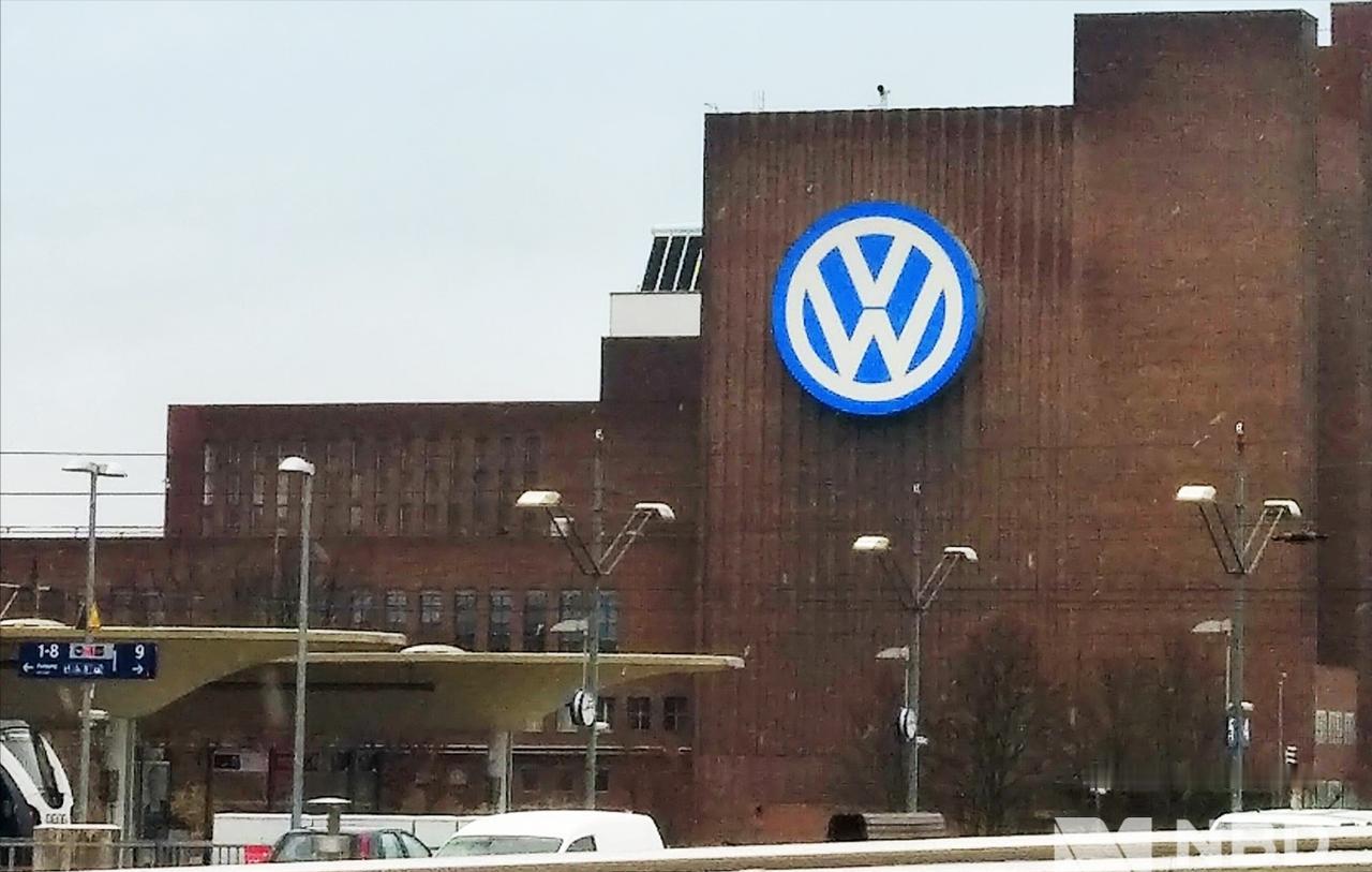 不是中国抢走了欧洲工厂！！5月23日，英国《每日电讯报》发了一篇文章，标题译过