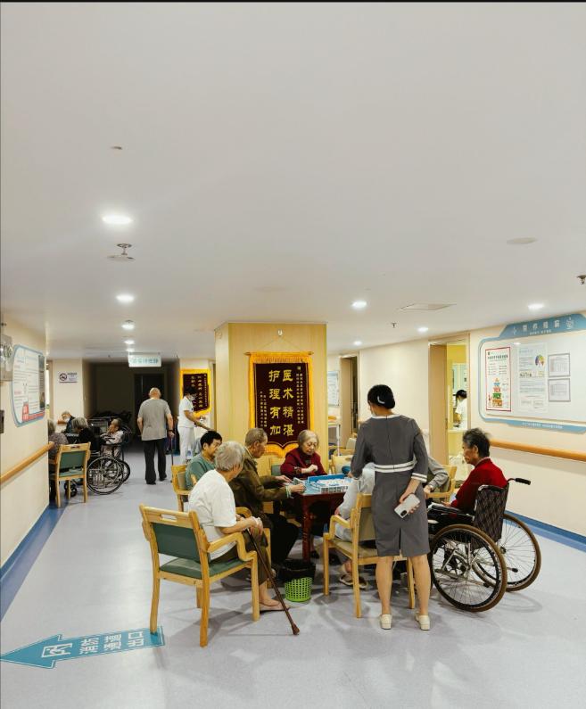 “别信‘丁克真香’！等60岁才明白：养老院的鄙视链，专治嘴硬年轻人”现在网上到