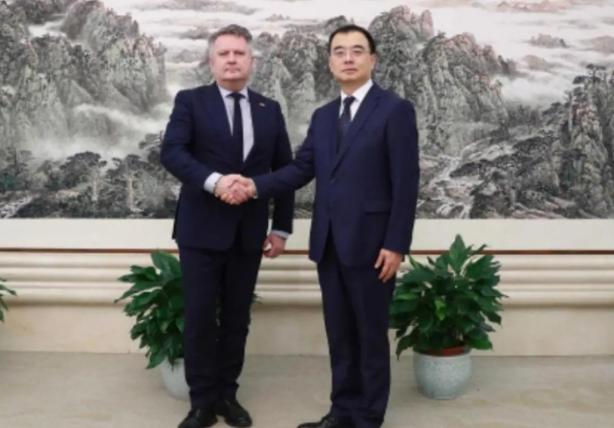 中乌在京谈妥，泽连斯基已通知全球，乌国撤兵可以，但有2个条件北京密谈仅过去三天