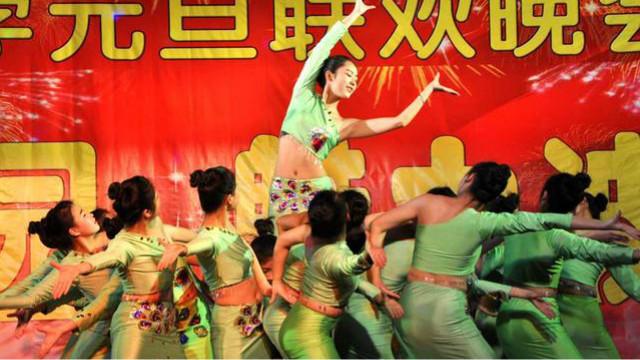 明德中学2011元旦晚会高一舞蹈《Now》+ 后台