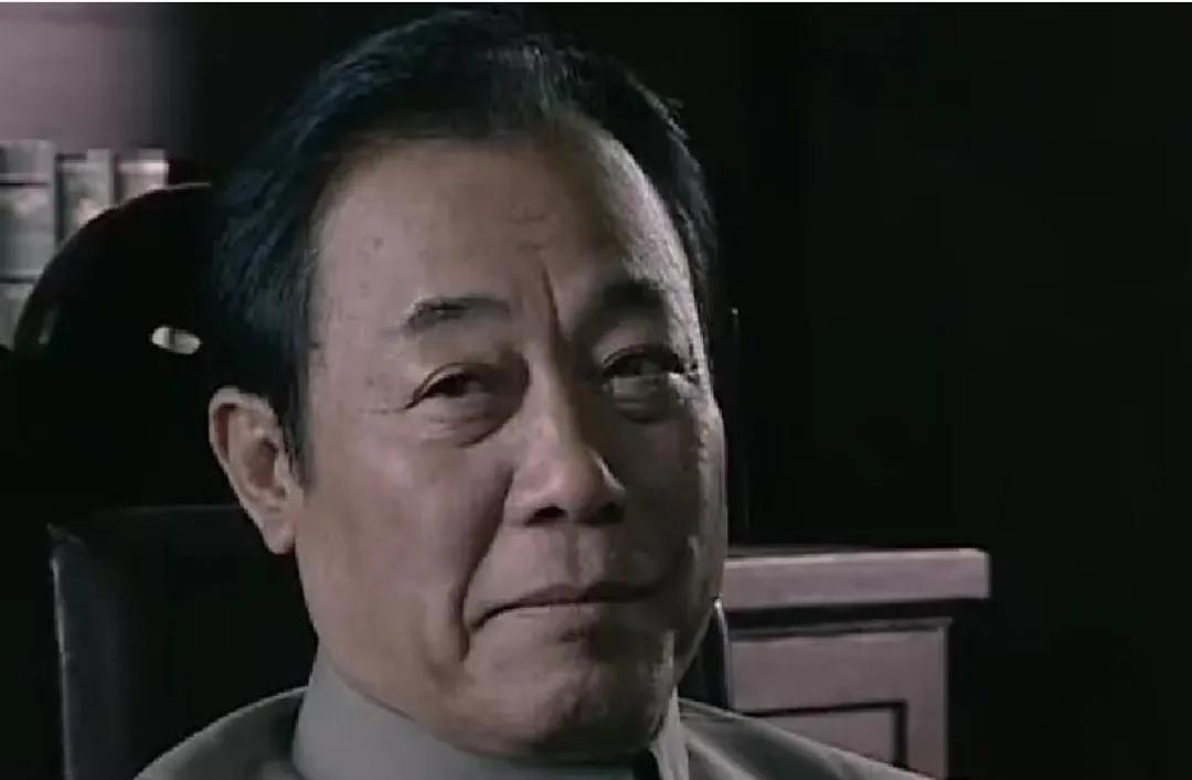 重温《潜伏》看吴站长的「女人喜好进化论」：从革命理想主义到中年权谋实用学吴敬中