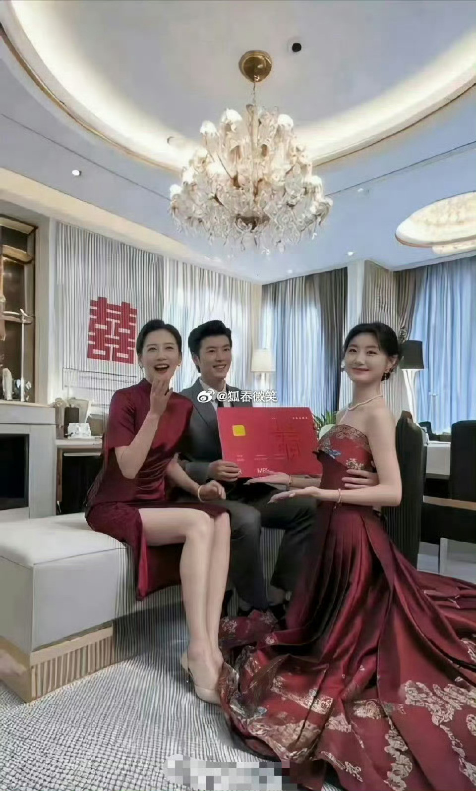婚礼现场，比儿媳还有排面的婆婆[捂脸哭]​​​