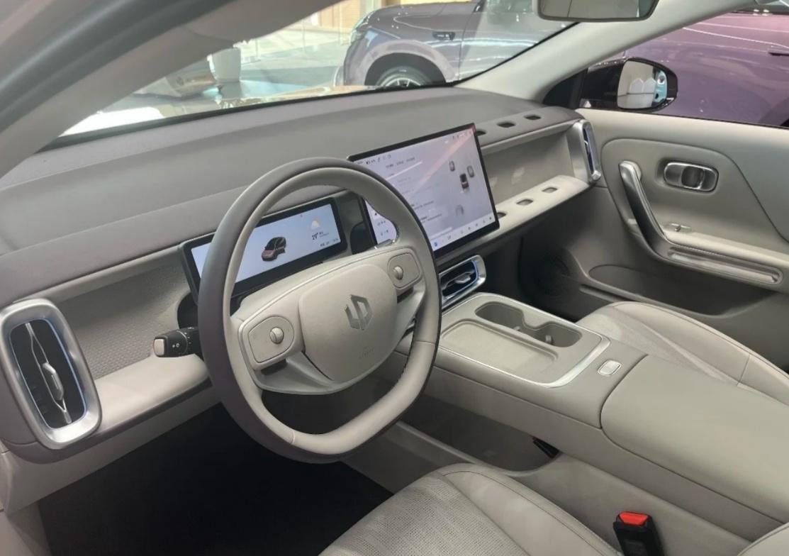 看到零跑老大的采访，说lafa5定位是比B01高一个档次，现在预售价也佐证了这个