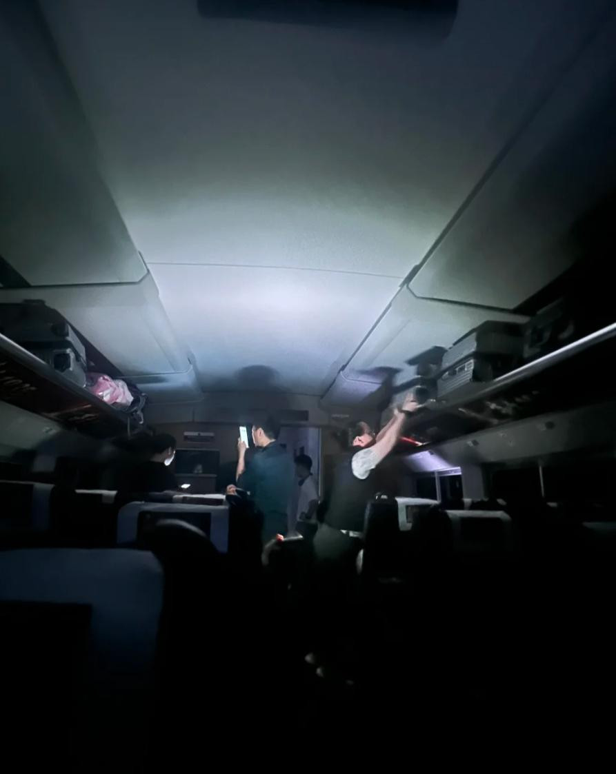 #广州铁路回应列车被困隧道停电#【广州铁路回应列车停电困在隧道3小时：接触网故障