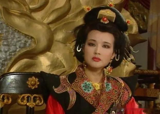 唐朝之后的皇后、太后都要给张柬之磕个头，没有神龙政变，她们的下场不会好。为啥