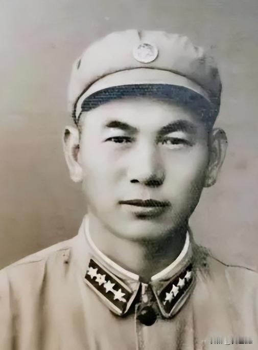 1951年6月14日，朝鲜中部，1名志愿军被10名美军重重包围，10名美军一拥而