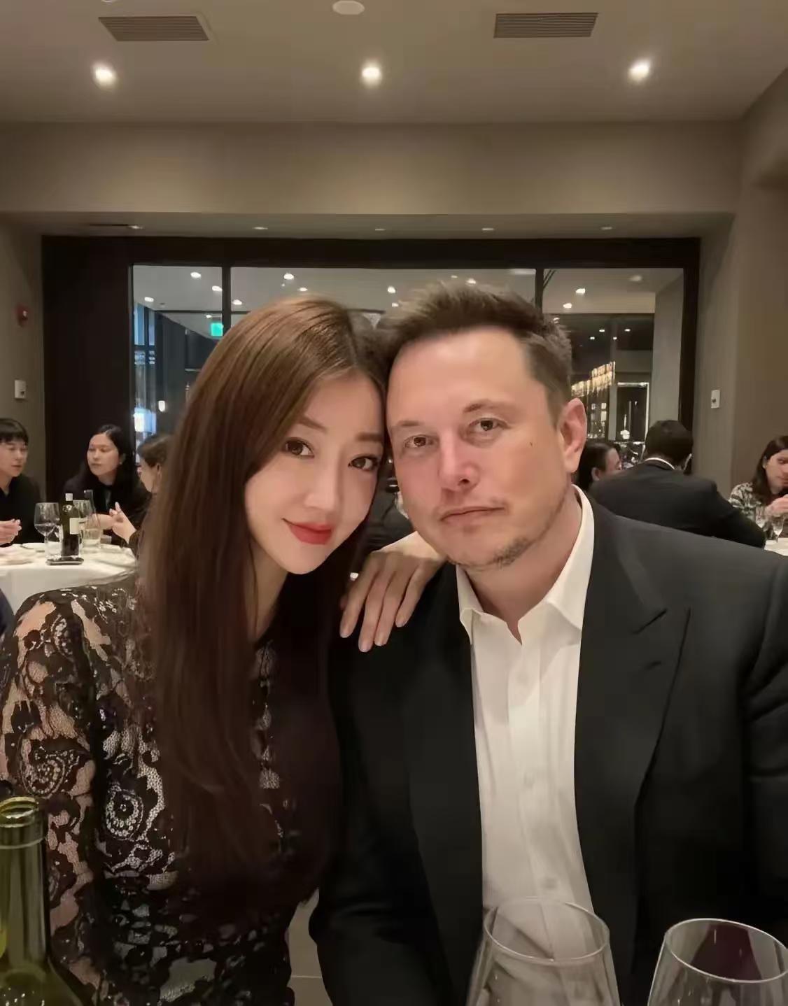 最近听说马斯克新女友挺有意思的，她不是纯花瓶，耶鲁毕业在IBM搞过AI，现在负责