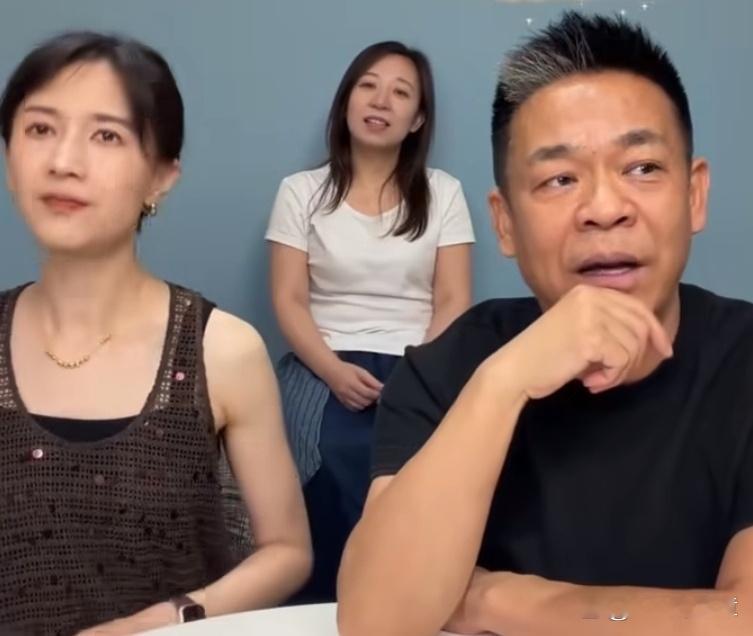 孙浩和papi酱说，如果借钱，他不找瞿颖和戴军，只找张嘉益和王海燕借。papi: