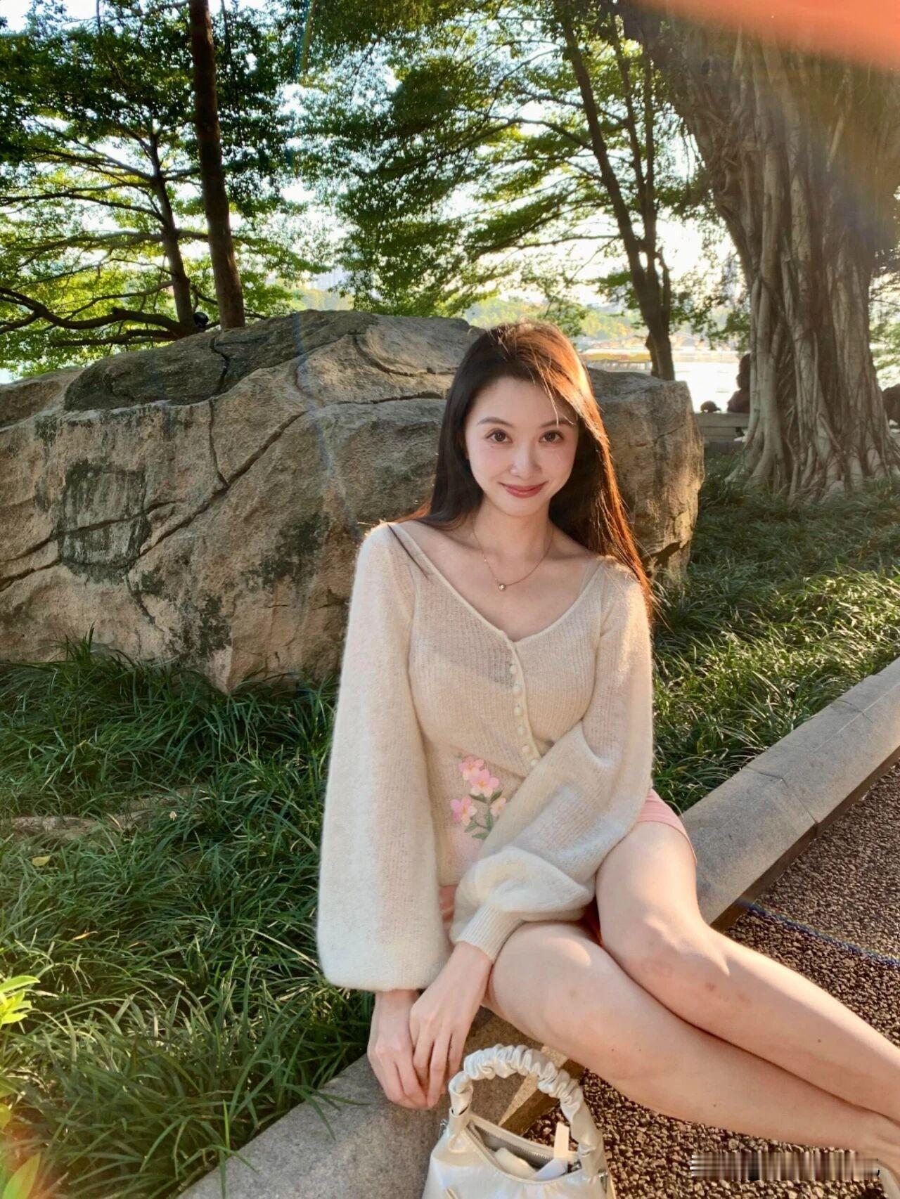 裙摆飞扬的9个松弛动作，上镜不刻意，谁拍都是大长腿[比心][比心][比心]