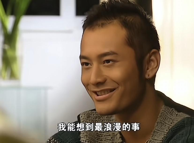 黄晓明为了变好看，都做了哪些改变。首先我觉得他没以前自信了，所以表情就没有以前